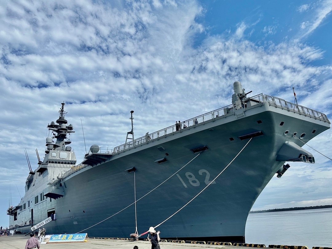 巨大護衛艦「いせ」が十勝港に！ 圧巻の全長197メートル - Chai Cross