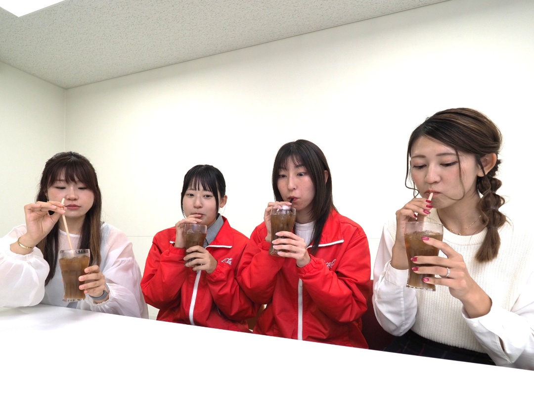 職場でもお家でも10秒でできる、簡単アレンジ！ カフェラテコーラが