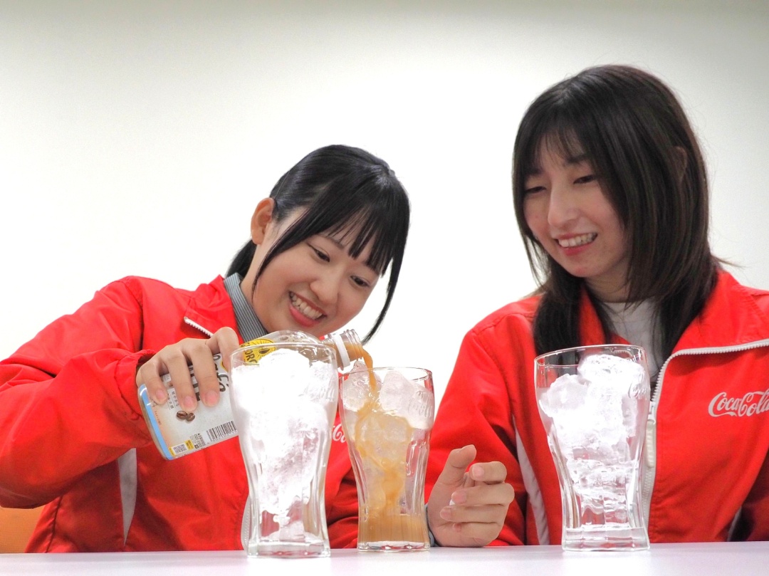 職場でもお家でも10秒でできる、簡単アレンジ！ カフェラテコーラが