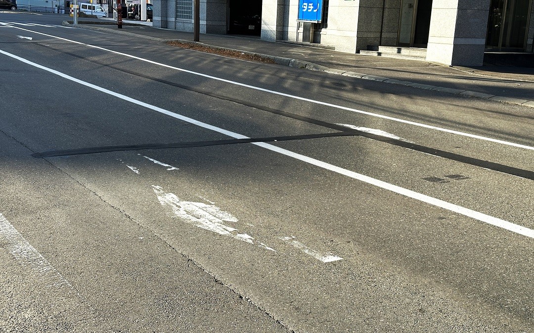 薄い表示、実は右折専用じゃない！？ 帯広タチノ前交差点 - Chai Cross